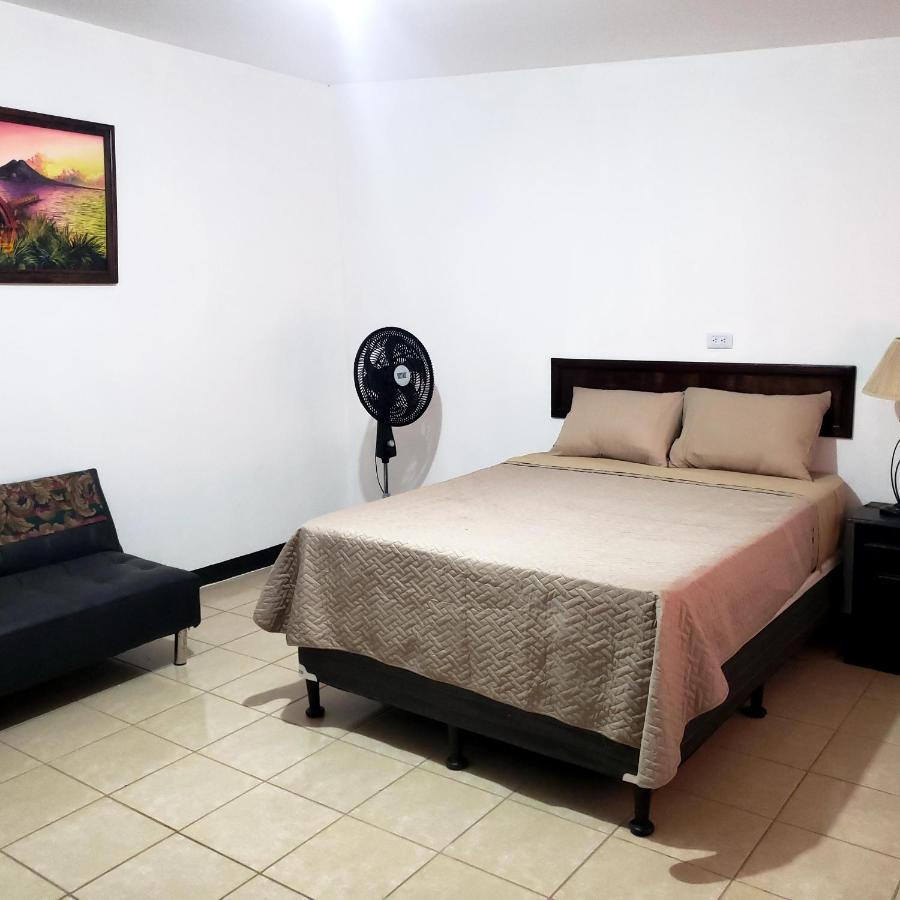 Judys Home - Bed And Breakfast Retalhuleu Exterior foto
